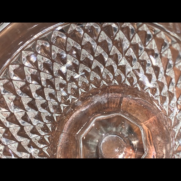 Indiana Glass Sugar Candy Bowl Diamond Cut Pattern with scalloped pedestal base - Picture 6 of 10